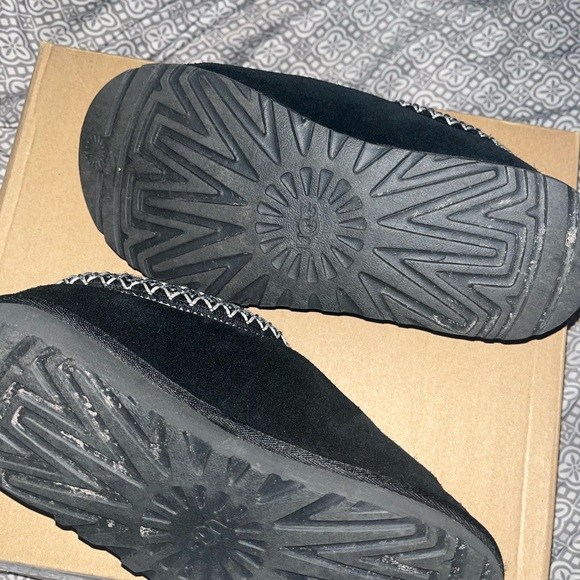 Ugg slipper size 8 - Picture 3 of 3